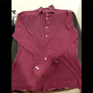 Men’s State & Liberty XL Dress Shirt in new condition, Machine Washable!
